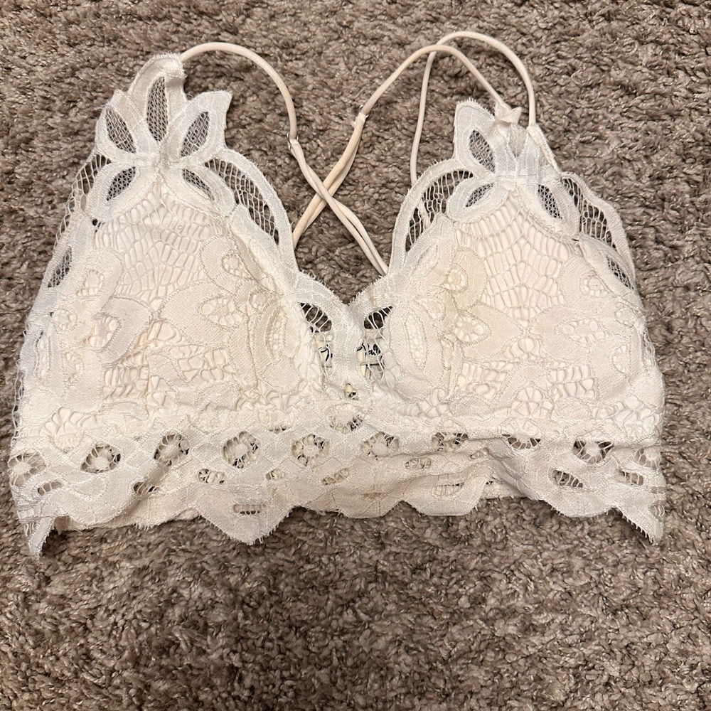 Elegant Lace Bralette in white